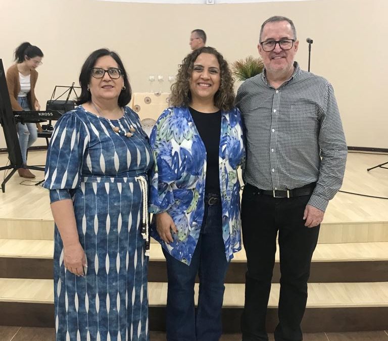 Bispo visita igreja em Paranavaí