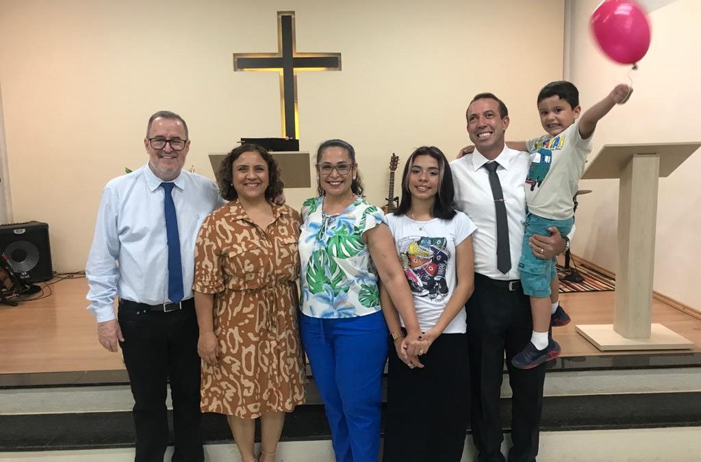 Bispo visita a igreja em Joaquim Távora