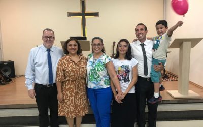 Bispo visita a igreja em Joaquim Távora